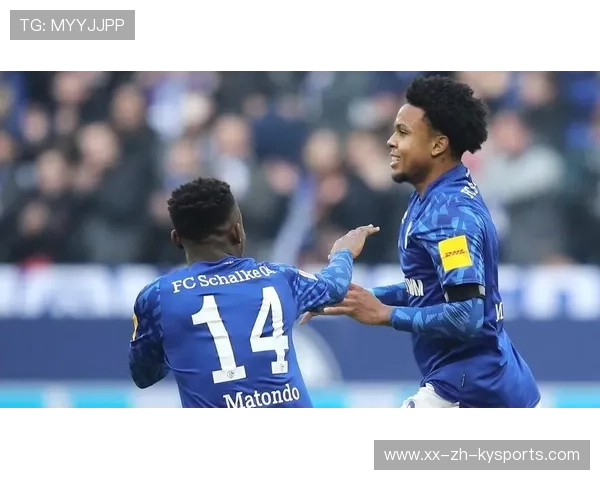 尤文稳扎稳打推进，麦肯尼射门角度刁钻