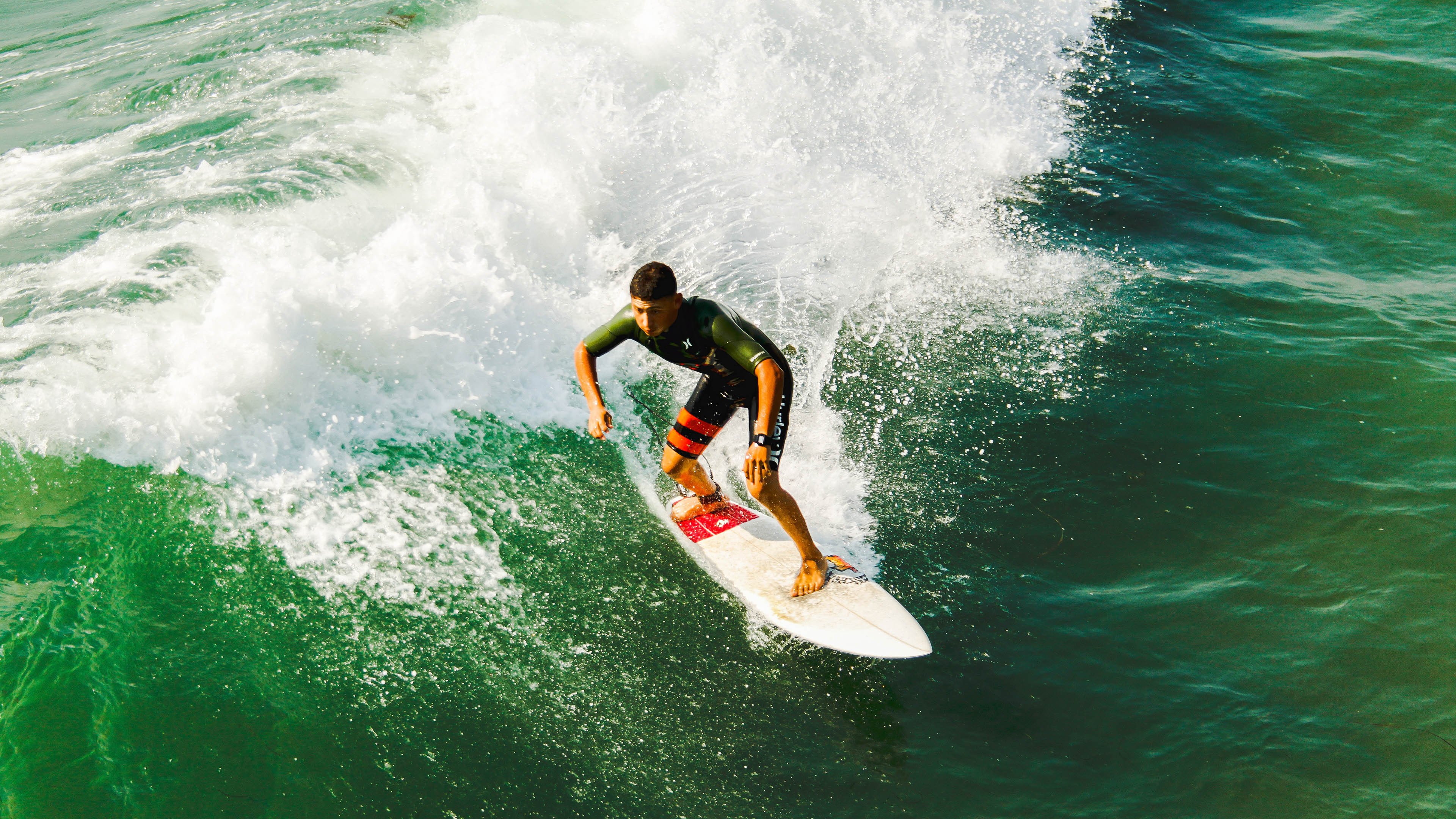 德甲逆境中崛起：场上逆转成就传奇瞬间，德甲不胜记录