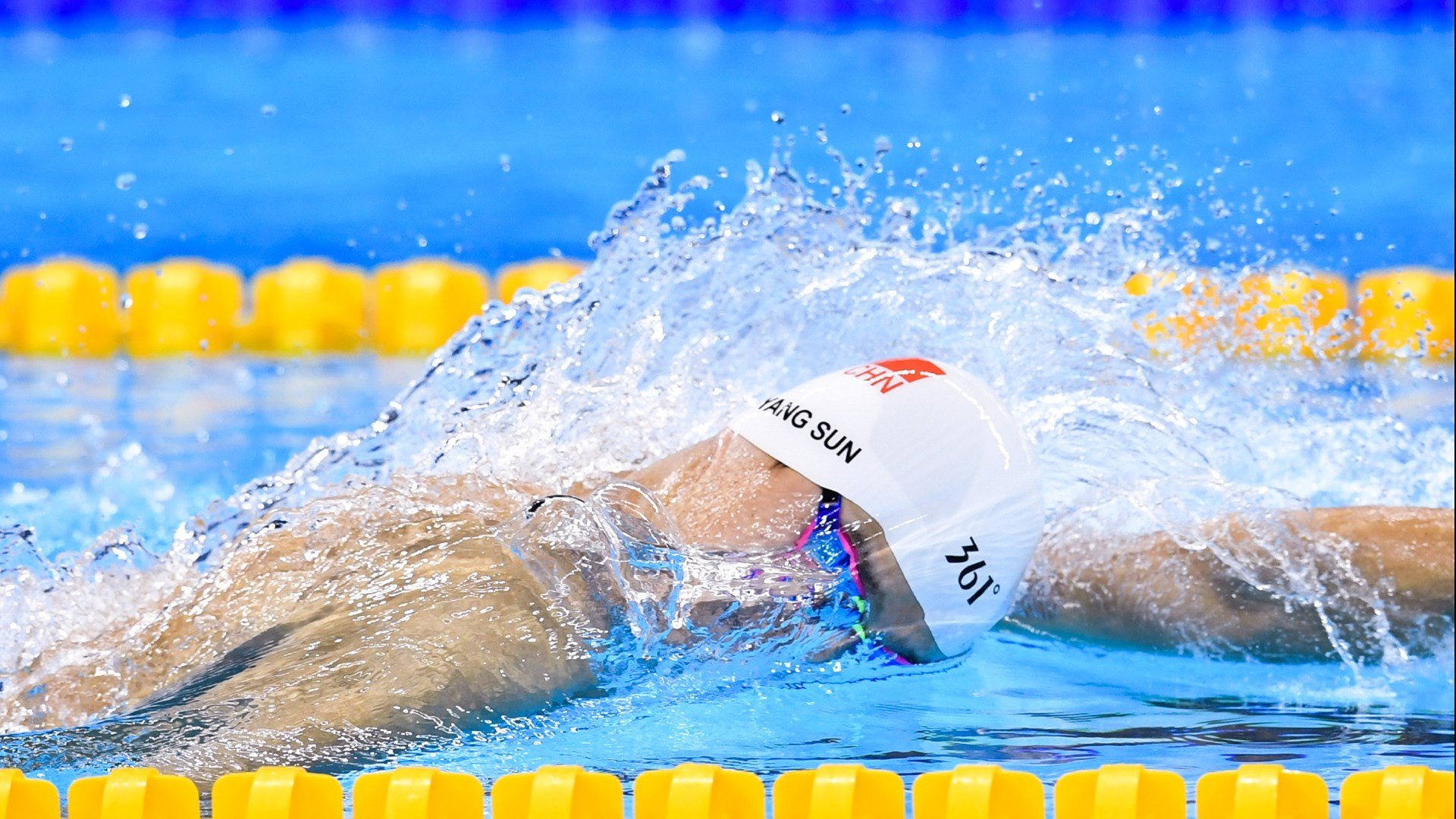 短距离女子接力继续刷新纪录，女子接力世界纪录